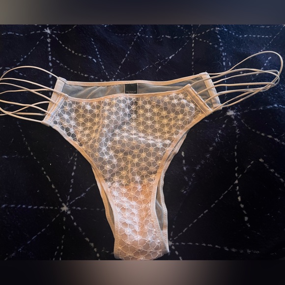 VS Dream Angel Corset 36D - Picture 12 of 15